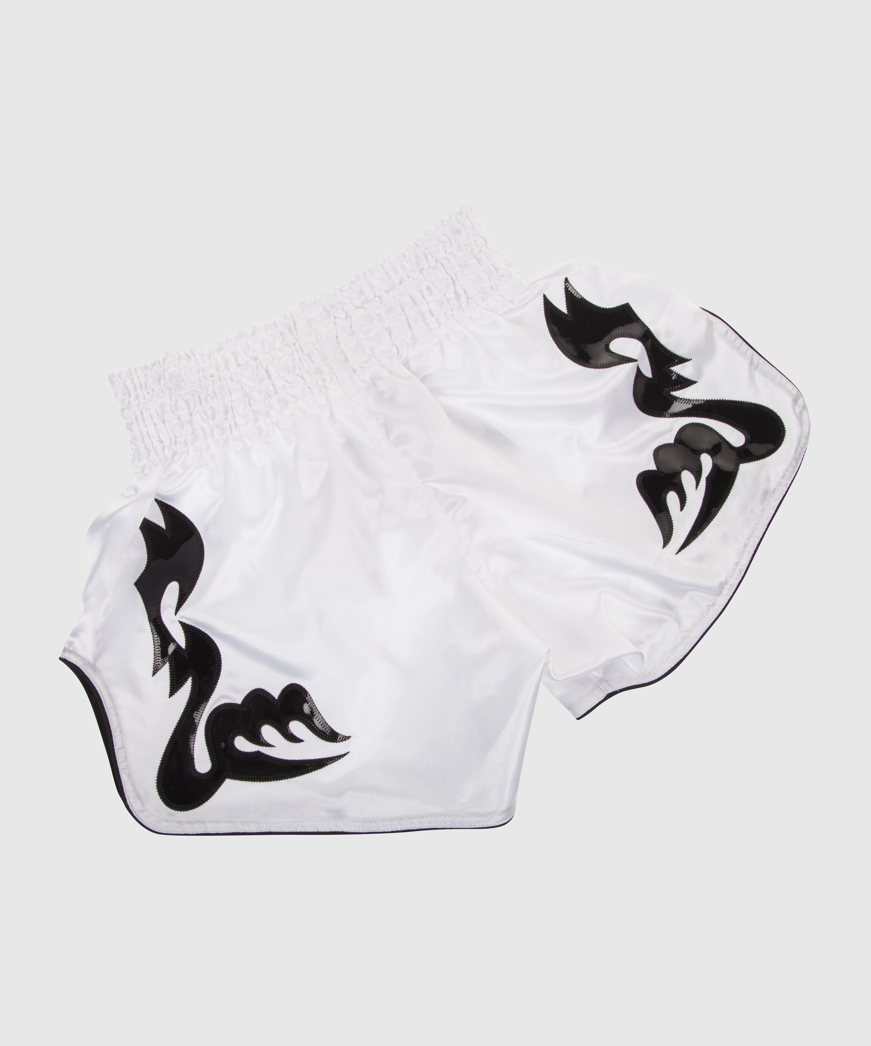 venum-bangkok-inferno-muay-thai-shorts-ice-schwarz image 2
