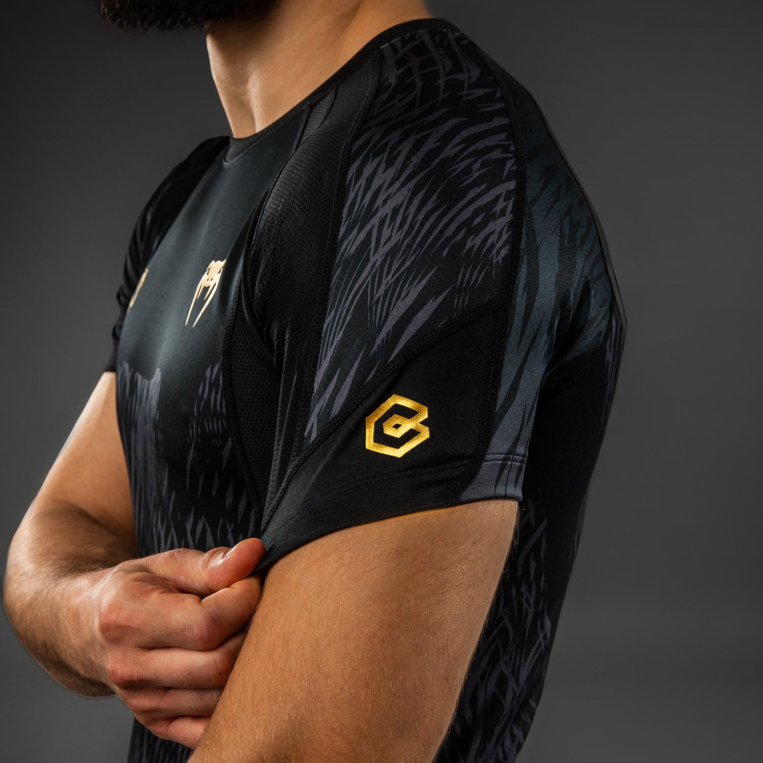 venum-x-chimaev-kurzarm-rashguard-schwarz-grau image 5