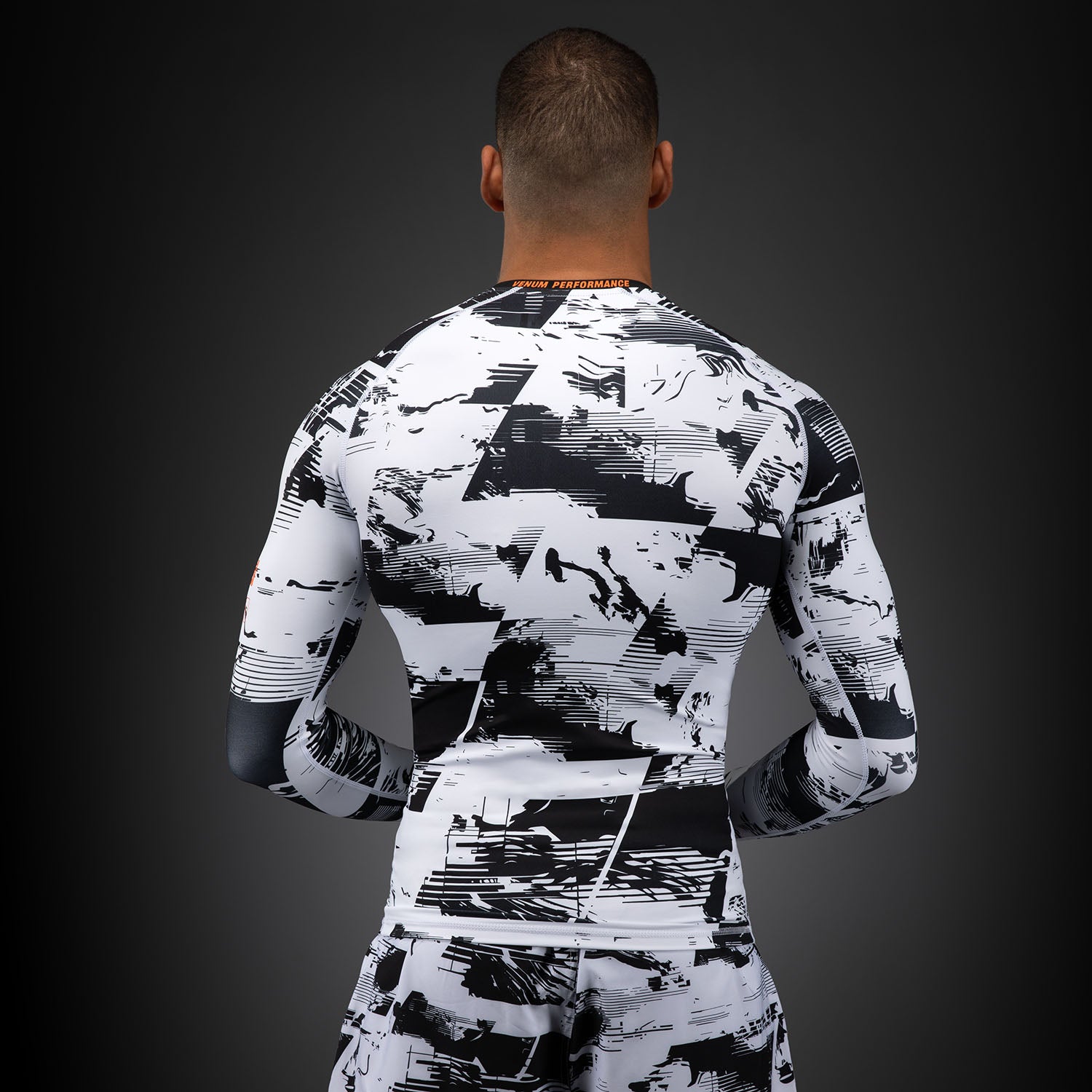 ufc-zenith-by-venum-authentic-fight-week-rashguard-langarm-herren-wei image 4