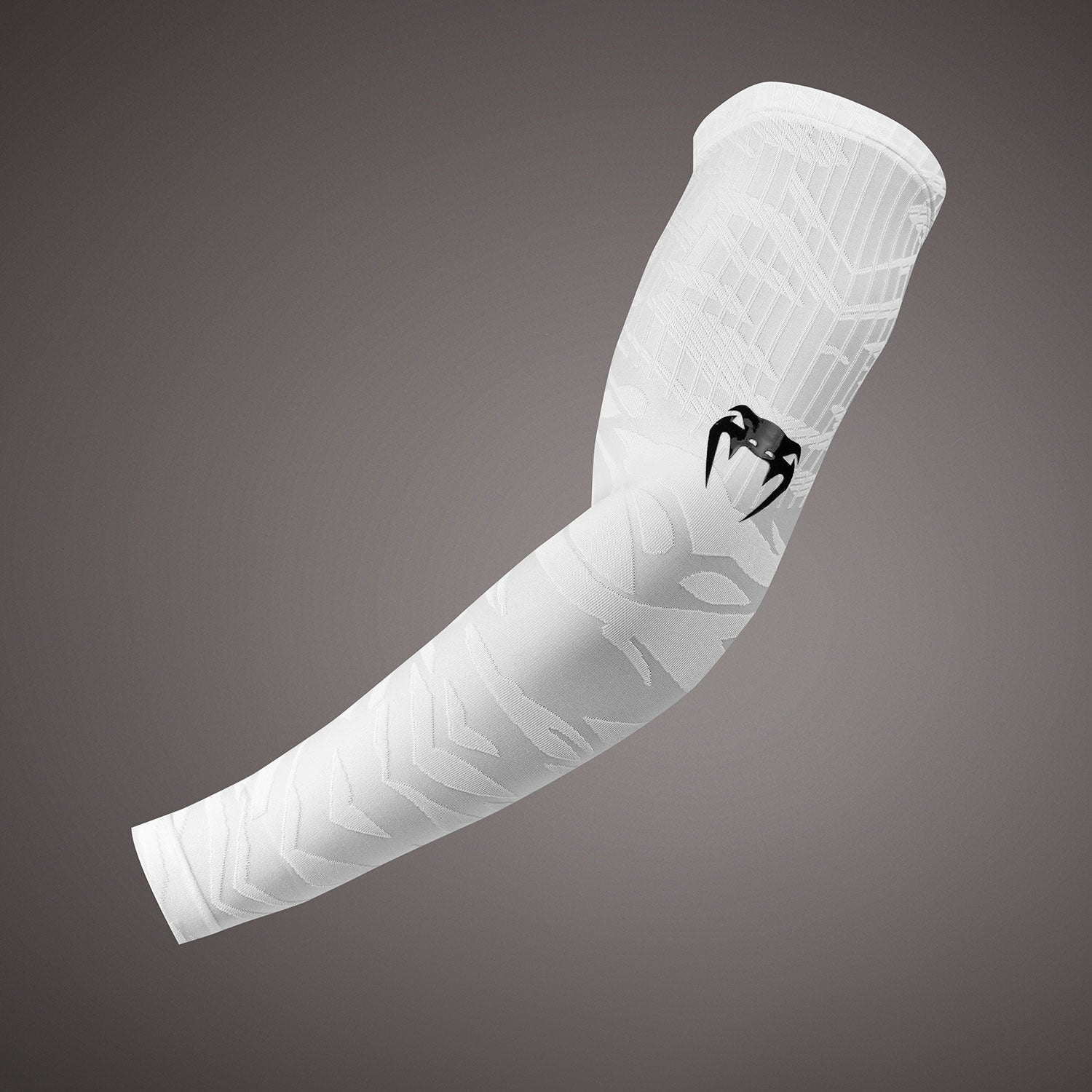 venum-elite-armsleeves-kompressions-rmel-wei-schwarz-2er-pack image 2
