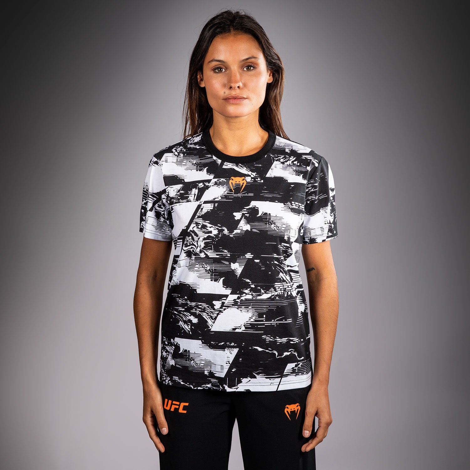 venum-ufc-zenith-authentic-fight-week-kurzarm-t-shirt-damen-wei image 1