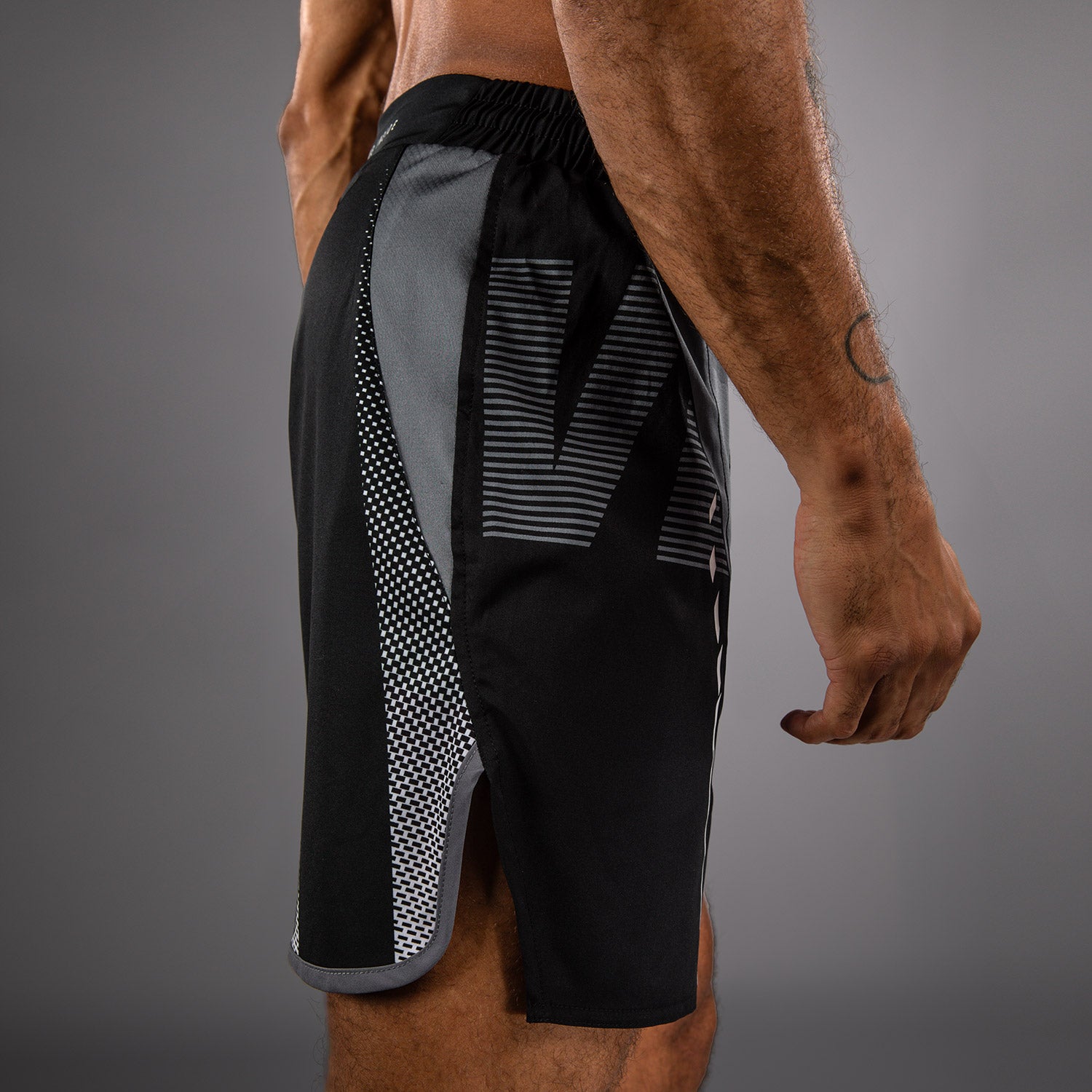 venum-adrenaline-fightshorts-schwarz-silbergrau image 5