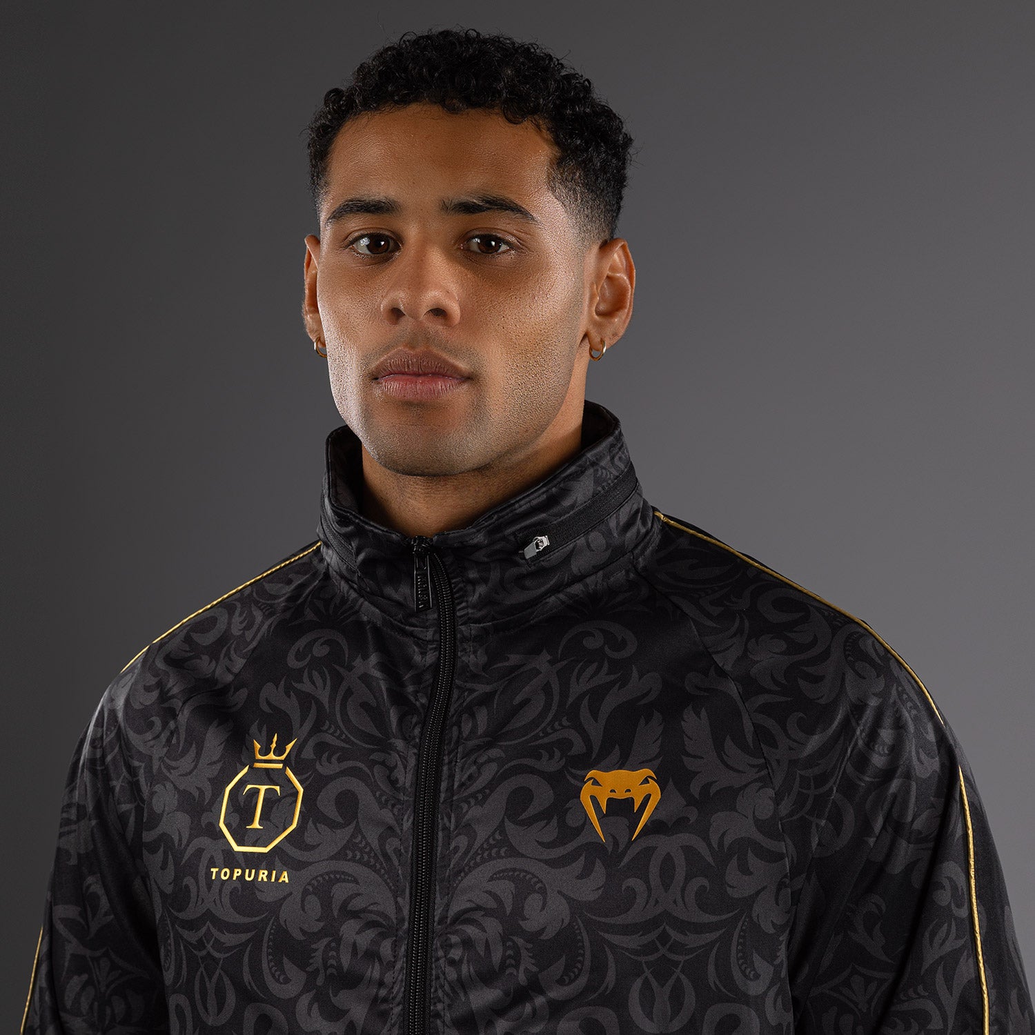 venum-x-topuria-unmatched-edition-track-jacket-herren-schwarz-gold image 2