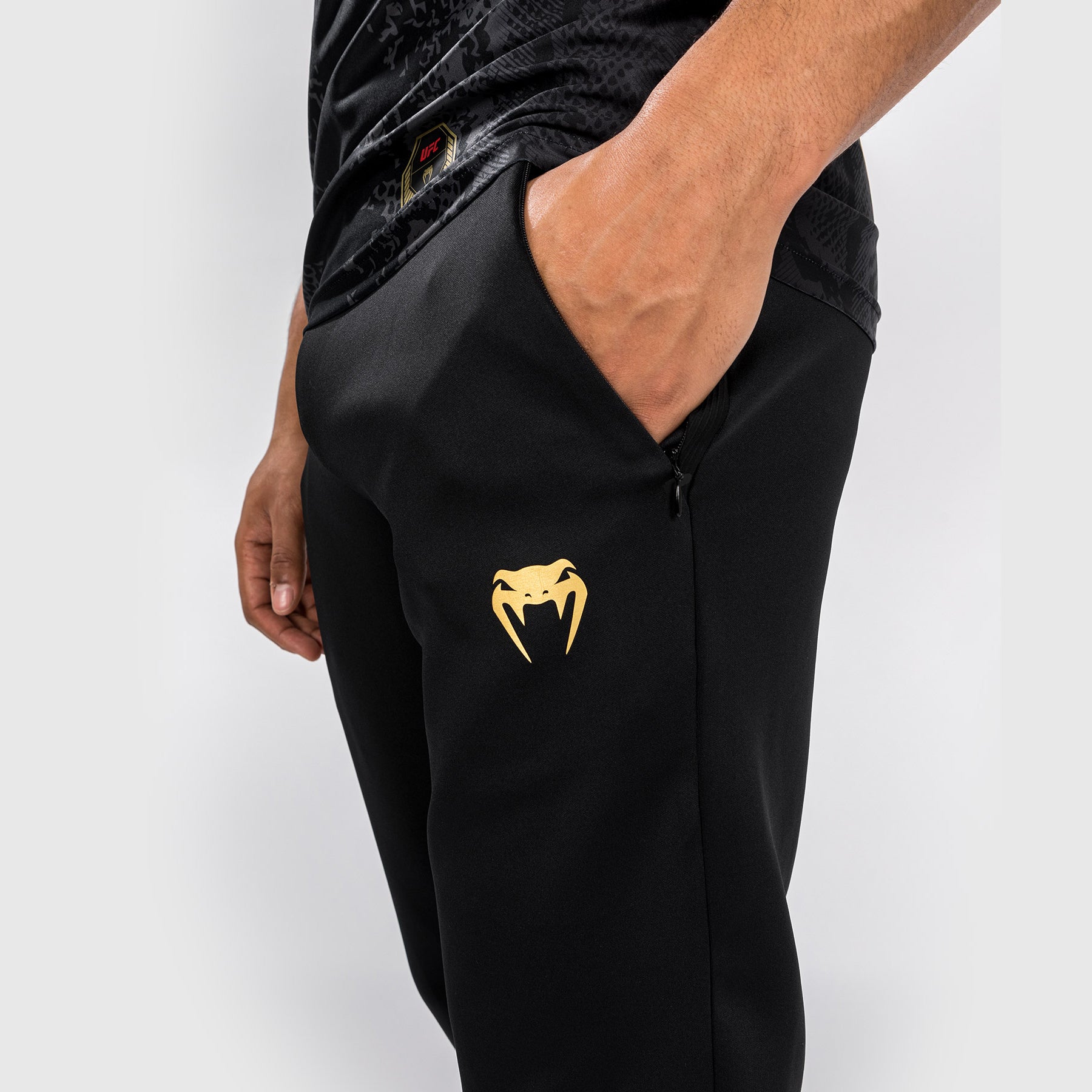 ufc-adrenaline-by-venum-authentic-fight-night-walkout-hose-champion-schwarz-gold image 6