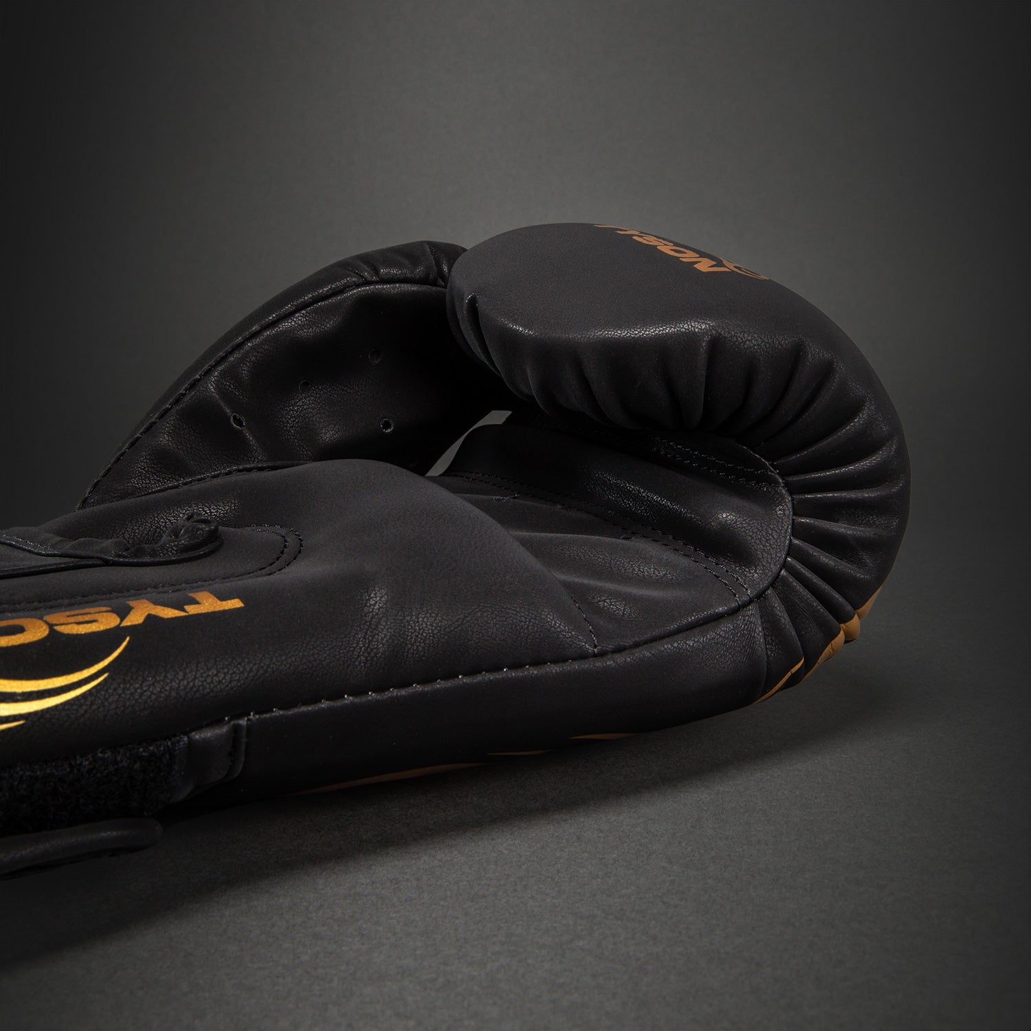 venum-mike-tyson-replica-boxhandschuhe-schwarz-gold image 4