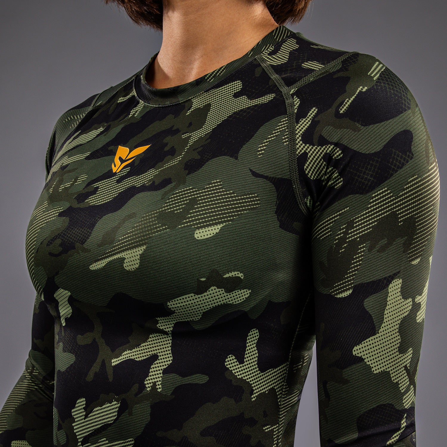 venum-x-sophia-rose-damen-langarm-rashguard-forest-camo image 5