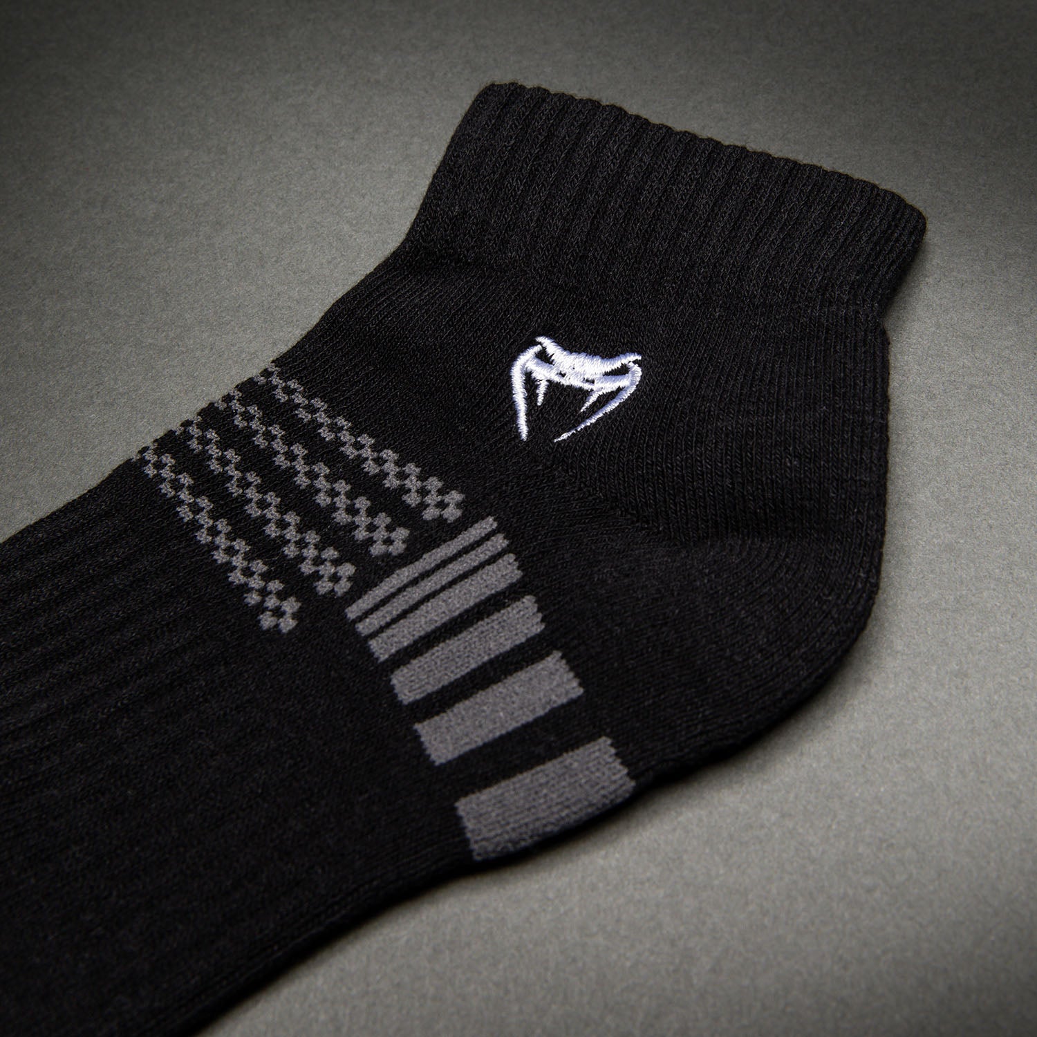 venum-vector-s-ckchen-3er-pack-sportsocken-schwarz-grau image 3