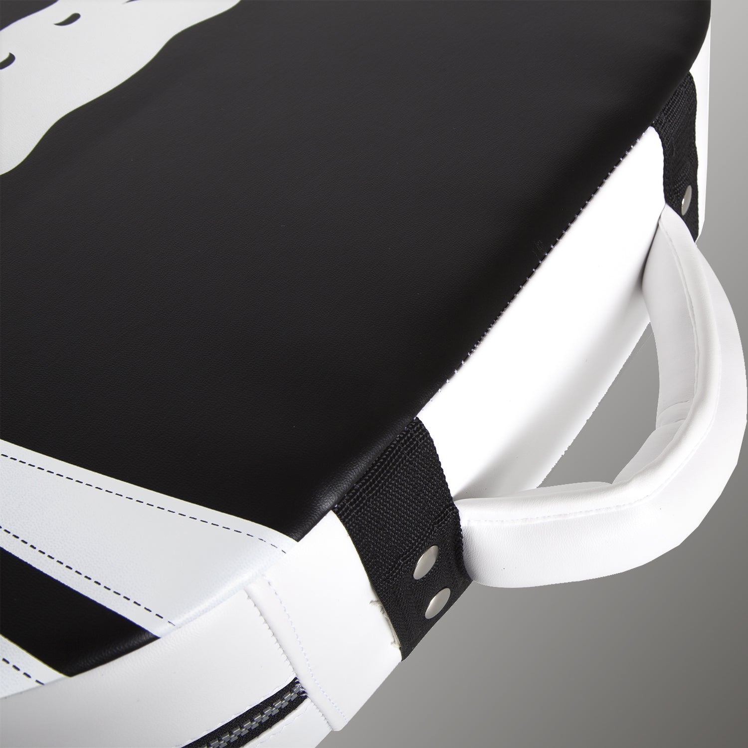 venum-absolute-schlagpolster-square-kick-shield-skintex-leder-schwarz-ice image 4