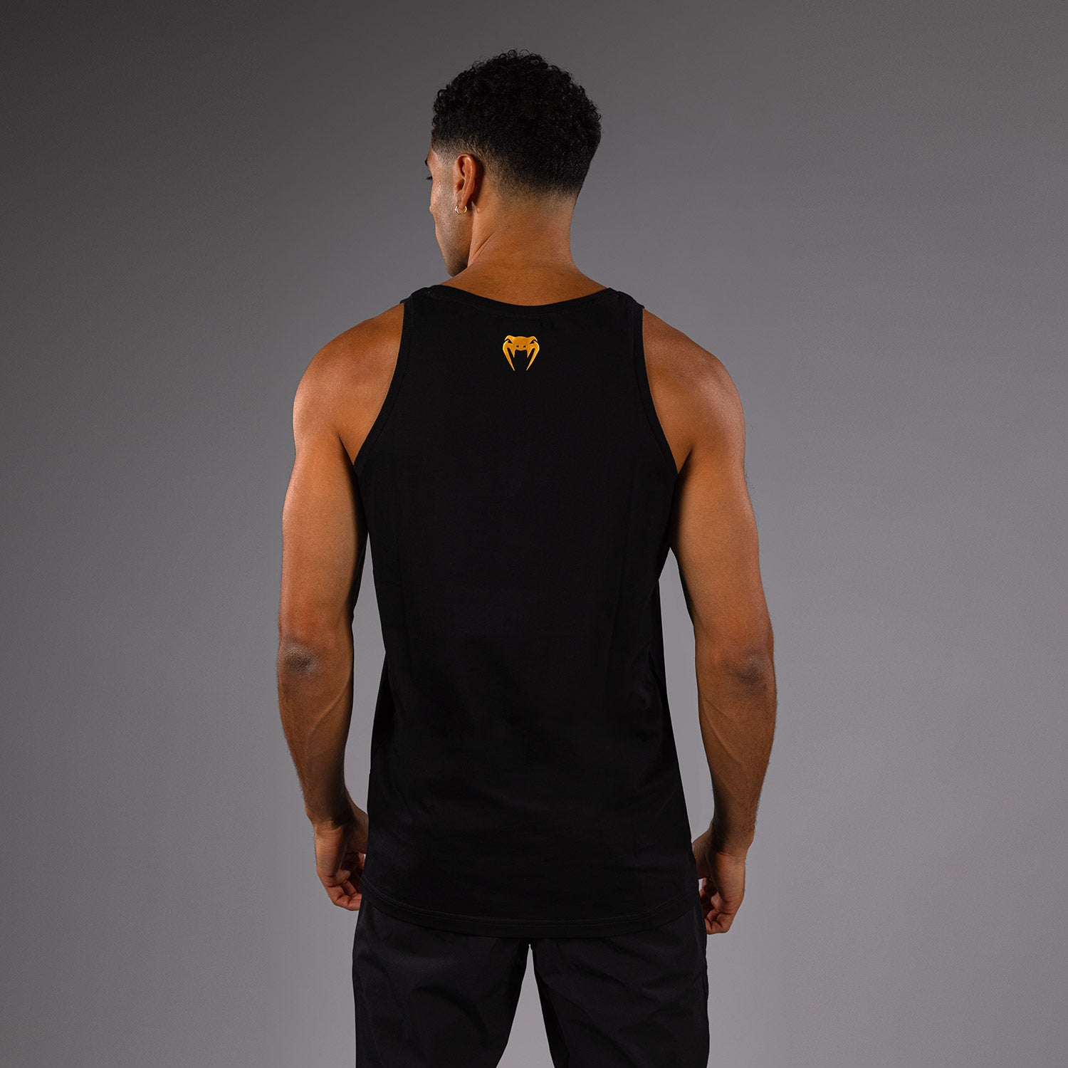 venum-x-topuria-unmatched-edition-tank-top-herren-schwarz-gold image 4
