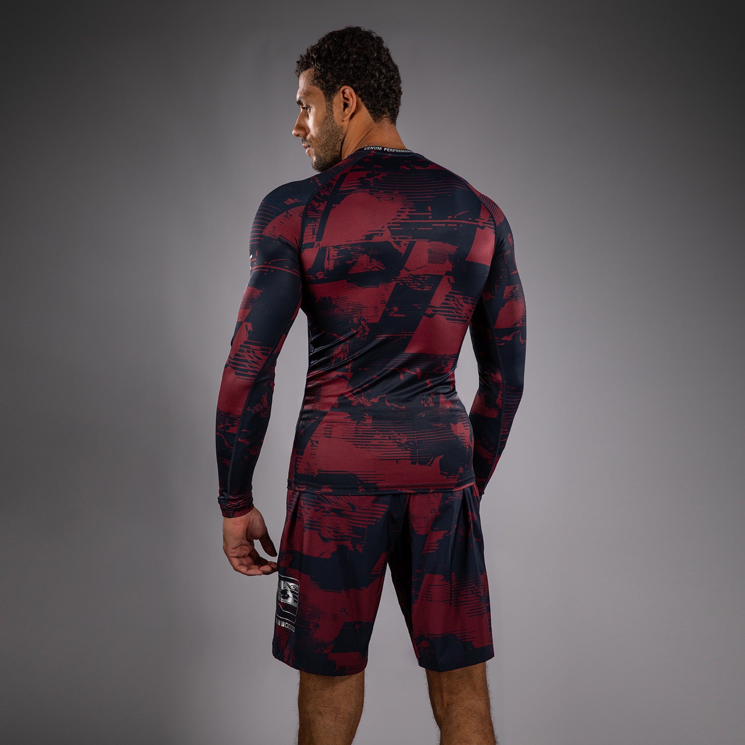ufc-zenith-by-venum-authentic-fight-week-performance-langarm-rashguard-herren-ma image 8