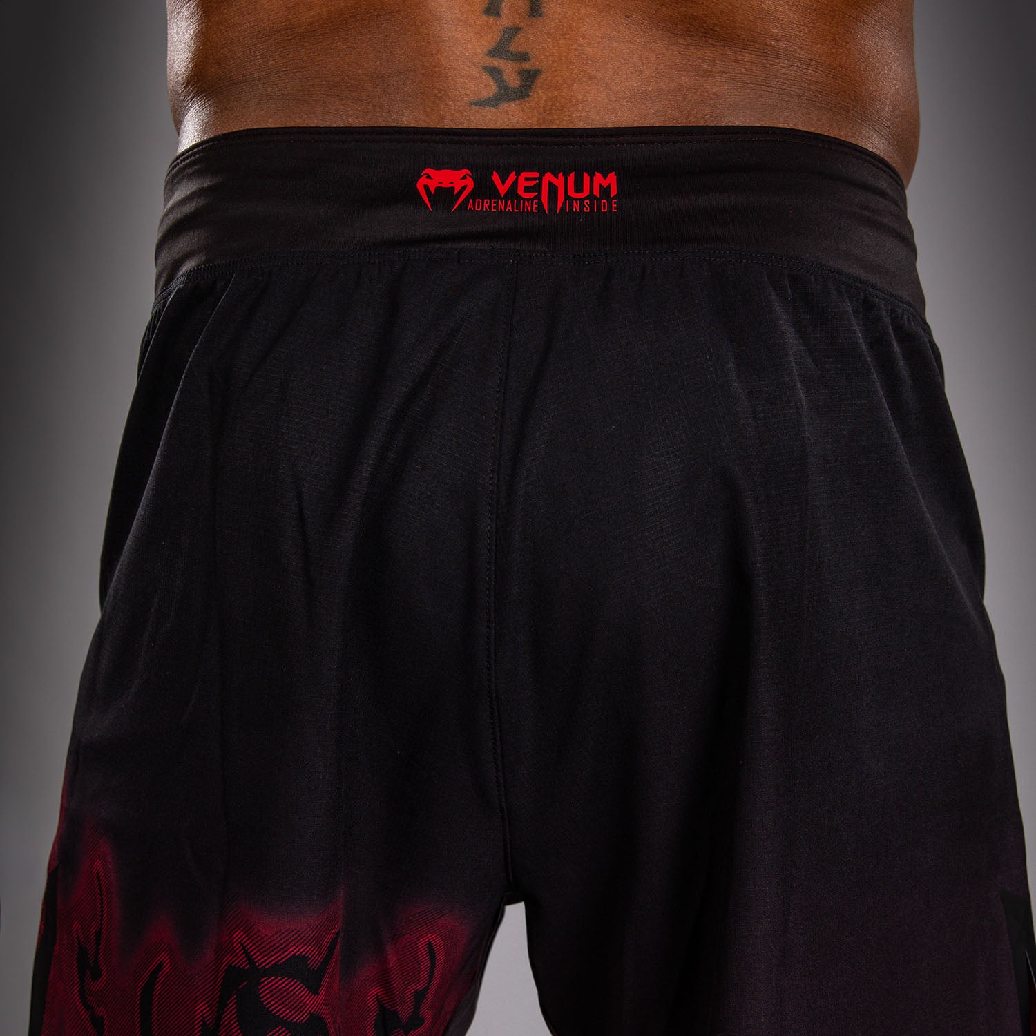 venum-spectre-fightshorts-herren-schwarz-rot image 7
