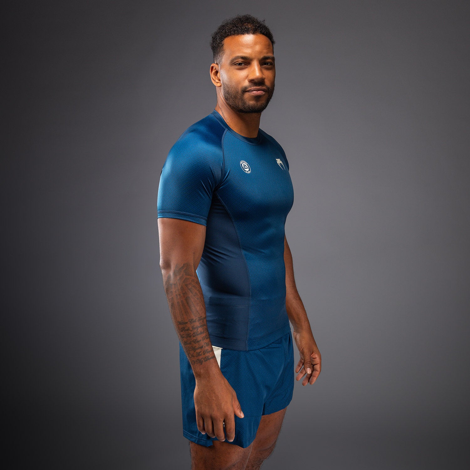 venum-x-roger-gracie-academy-kurzarm-rashguard-blau image 3