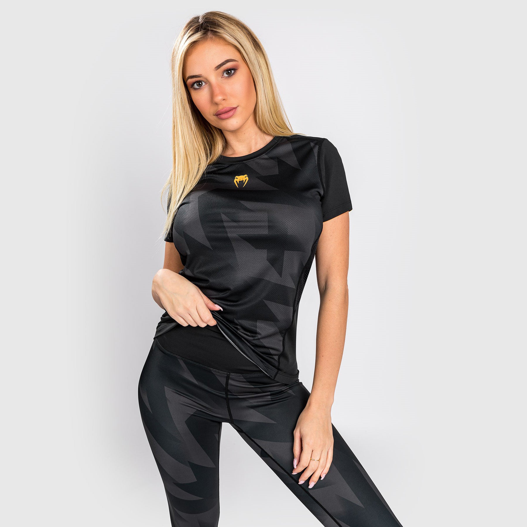 venum-razor-dry-tech-t-shirt-damen-schwarz-gold image 3