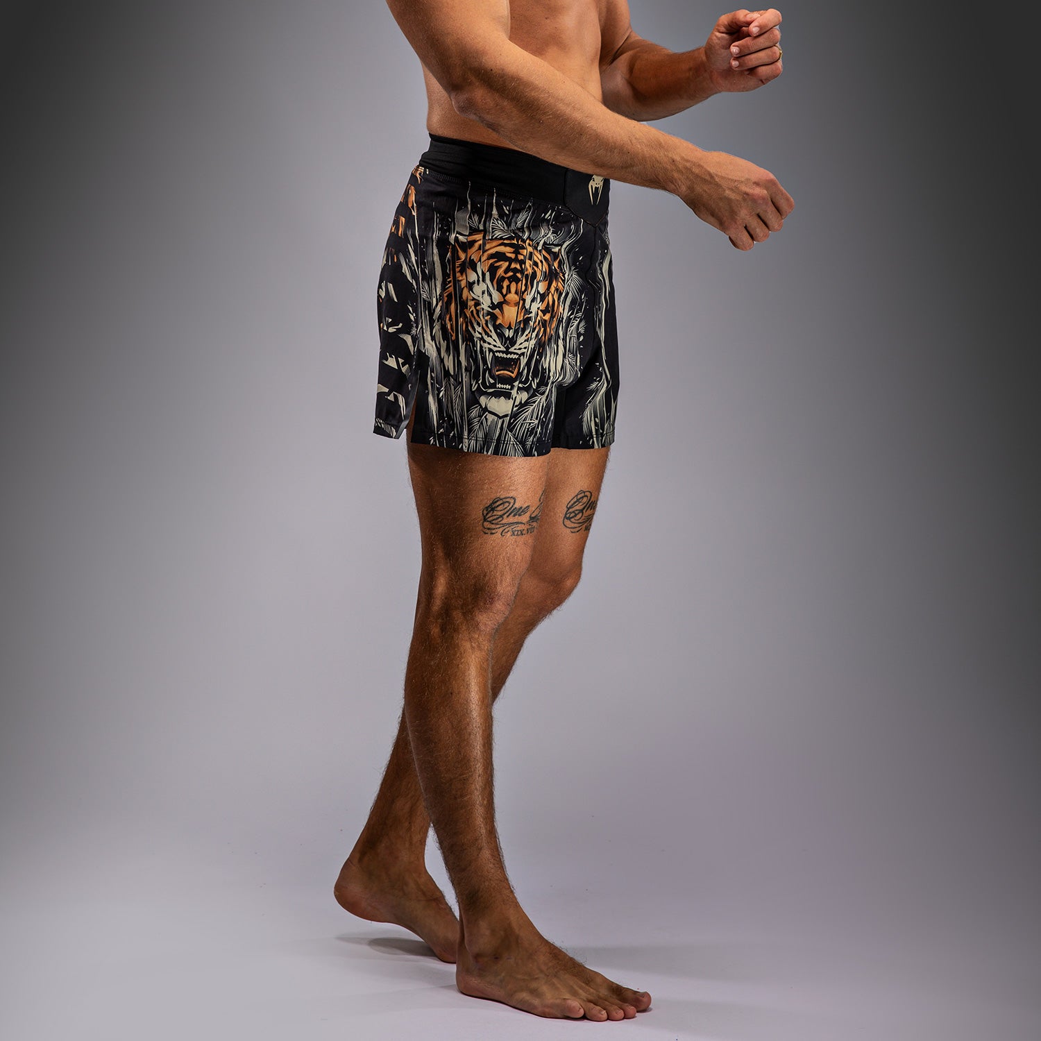 venum-tiger-herren-kampfhose-fightshorts-schwarz-neonorange image 4
