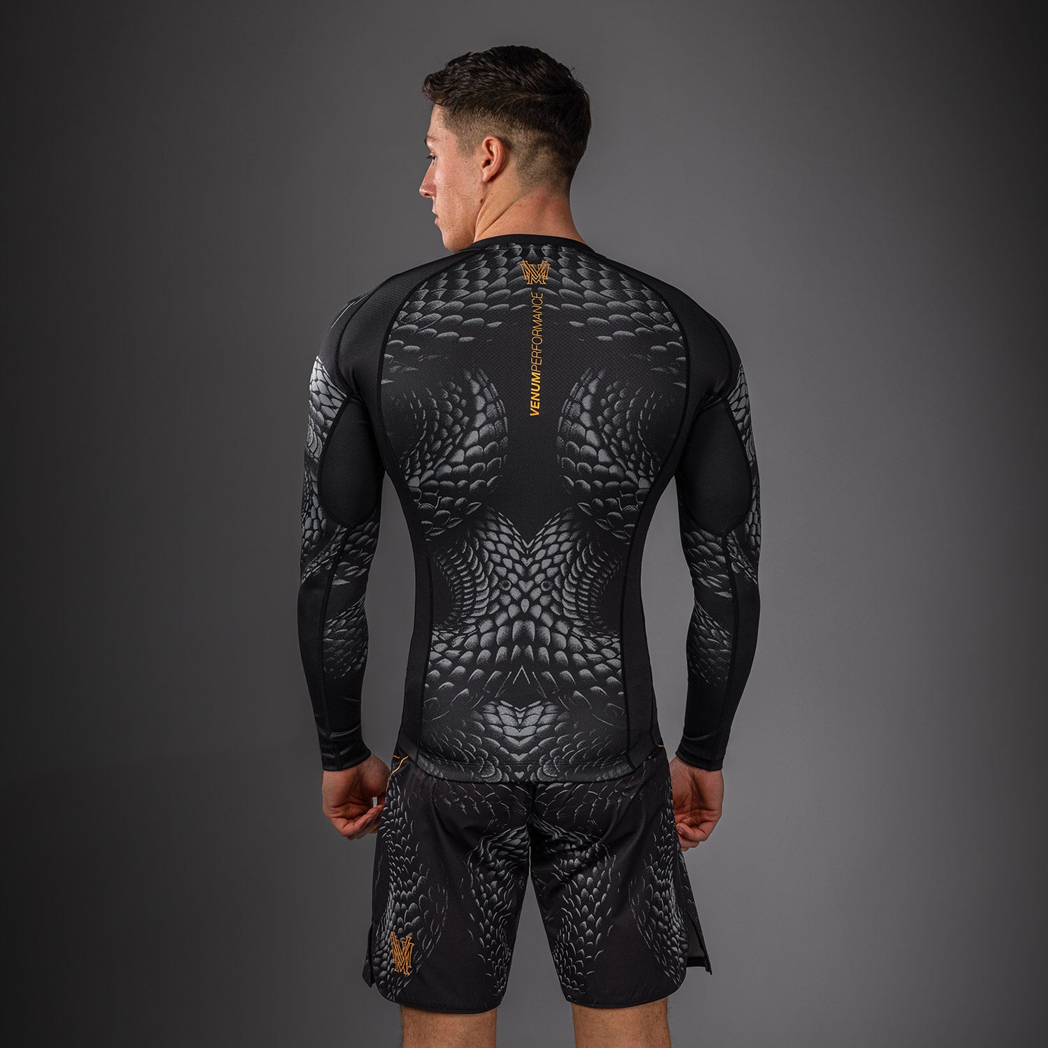 venum-matupa-langarm-rashguard-schwarz-grau-gold image 5