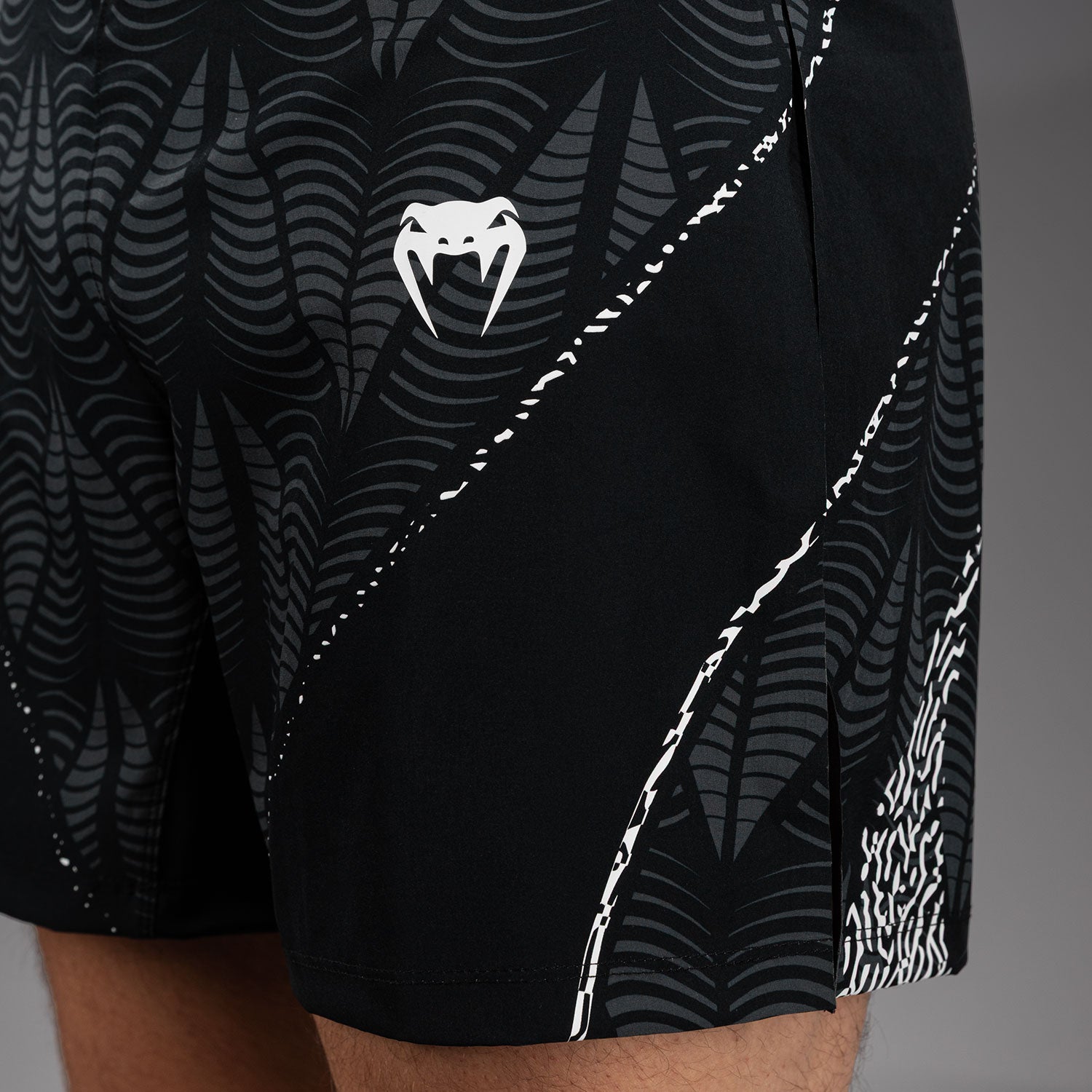 venum-ufc-zenith-authentic-fight-night-gladiator-fight-short-herren-schwarz image 5