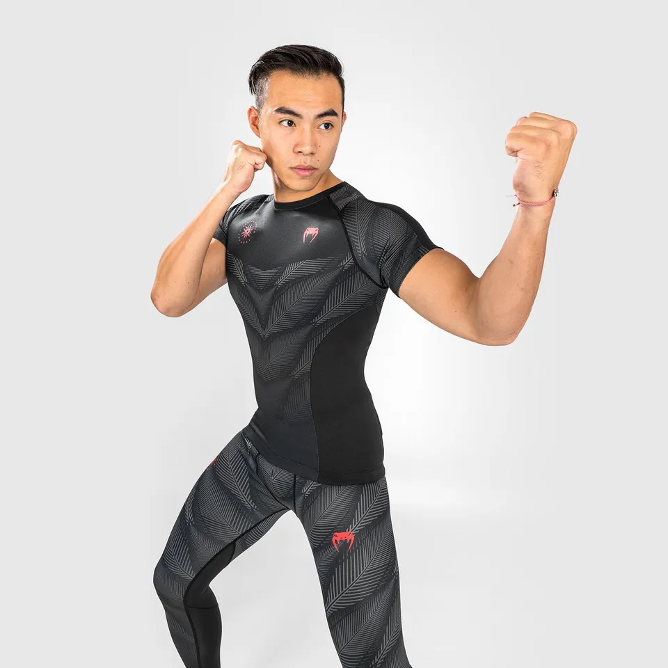 venum-phantom-rashguard-kurzarm-schwarz-rot image 1