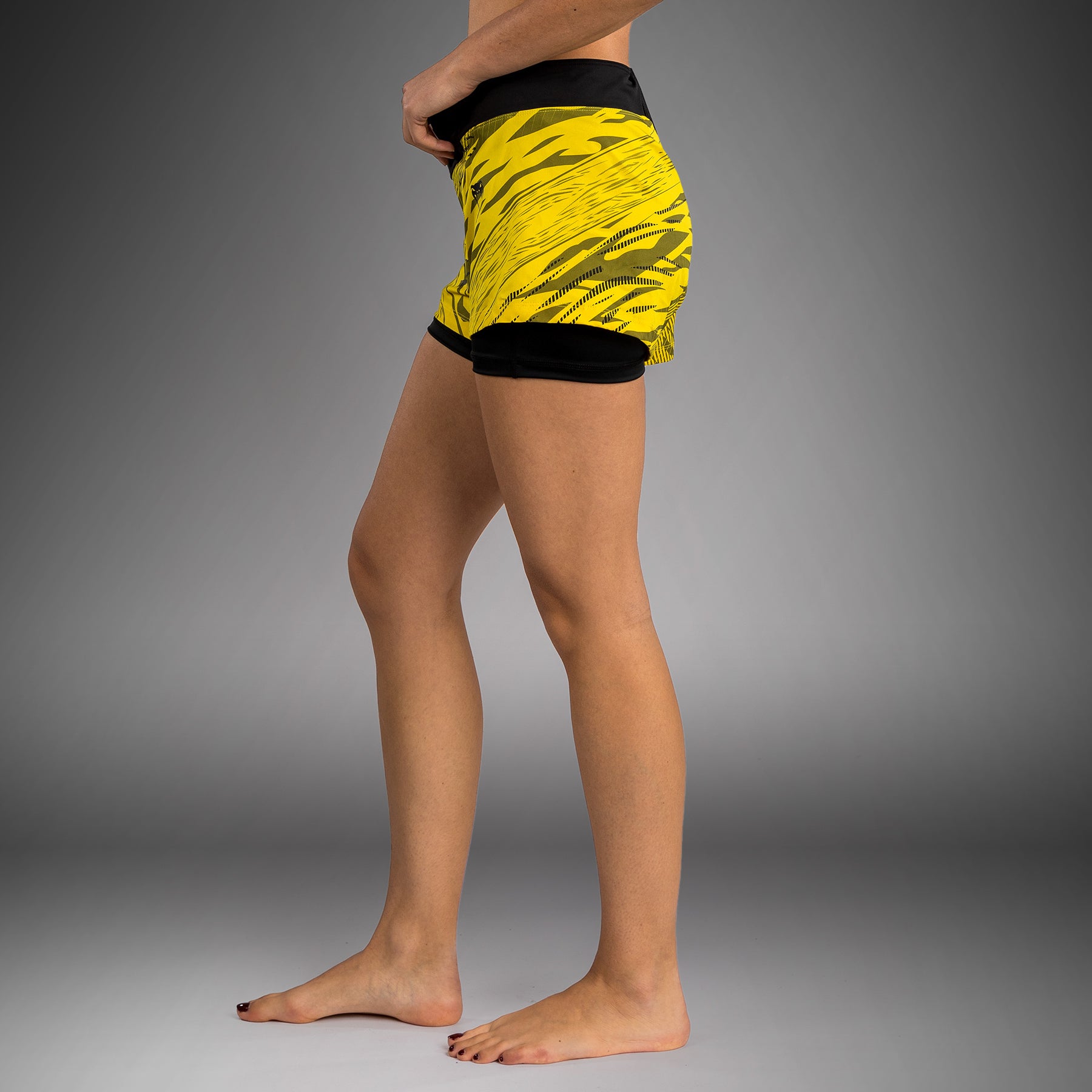 ufc-fusion-by-venum-authentic-fight-night-fight-short-damen-gelb image 4