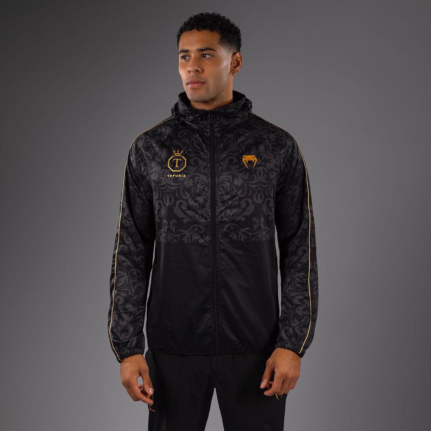 venum-x-topuria-unmatched-edition-track-jacket-herren-schwarz-gold image 5