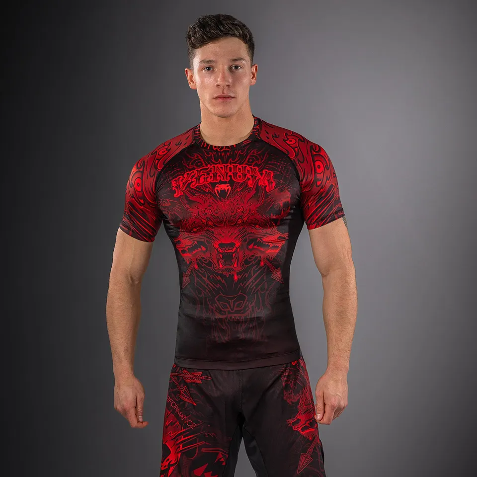 venum-wolf-atak-kurzarm-rashguard-schwarz-rot-herren image 1