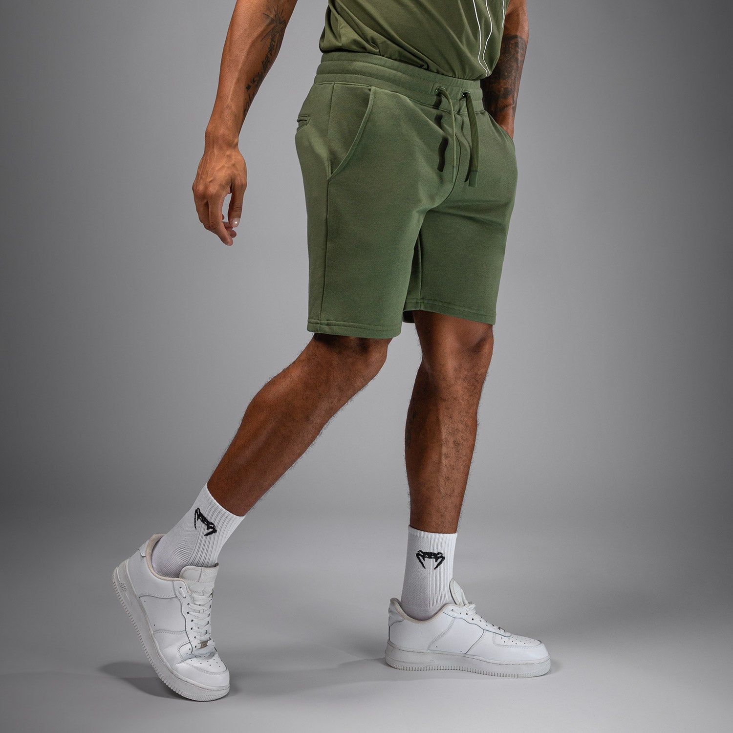 venum-classic-shorts-khaki-gr-n image 2