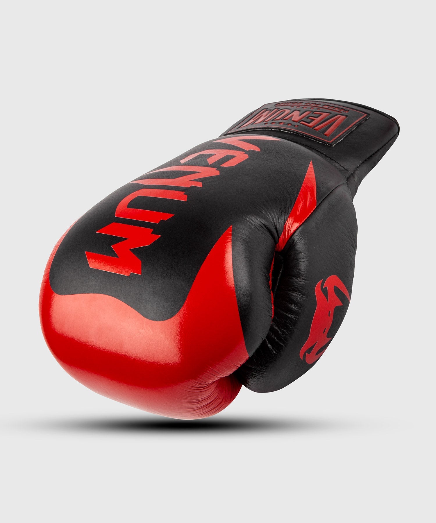 venum-hammer-profi-boxhandschuhe-mit-schn-rung-schwarz-rot image 1
