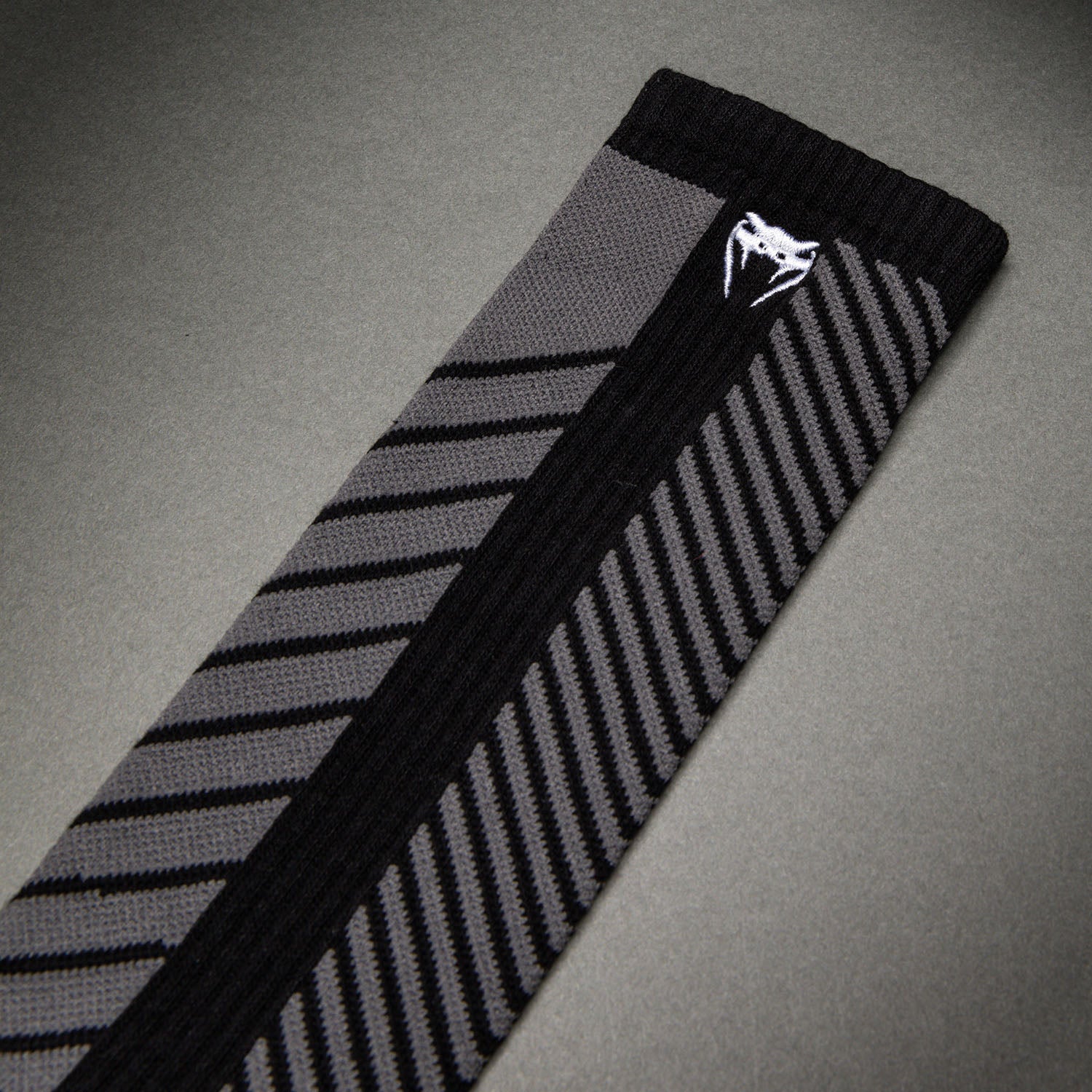 venum-vector-crew-socken-schwarz-grau image 4