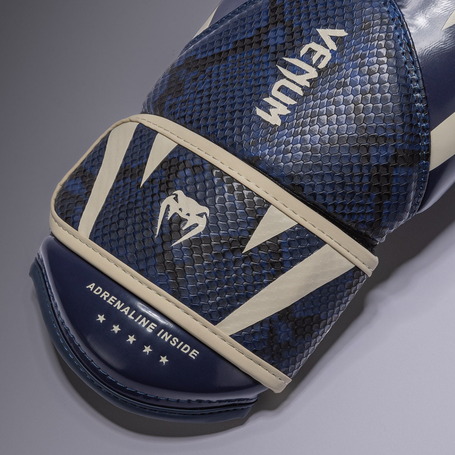 venum-challenger-4-0-scales-boxhandschuhe-mitternachtsblau image 4