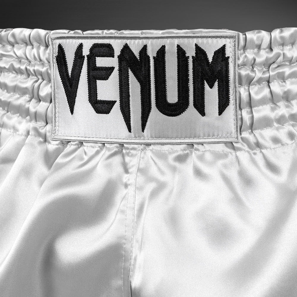 venum-klassische-thai-boxshorts-silber-schwarz image 4