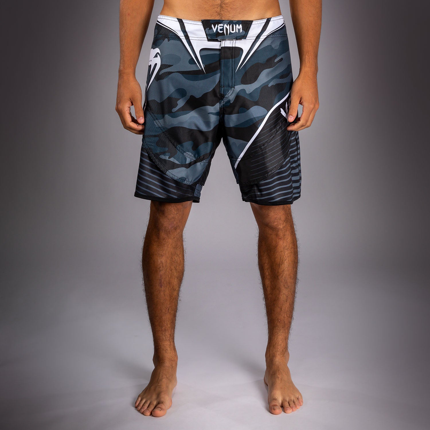 venum-camo-hero-fightshorts-dunkelmarineblau-blau image 1