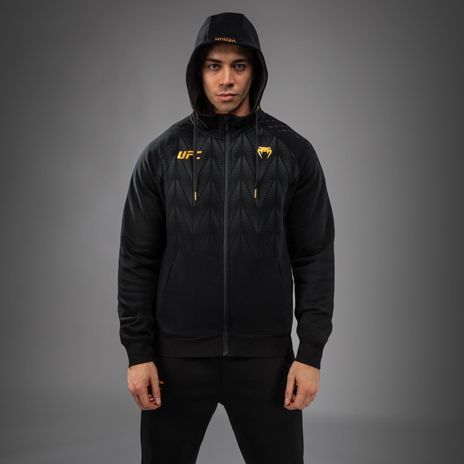 venum-ufc-zenith-replica-zip-hoodie-herren-champion-schwarz-gold image 4