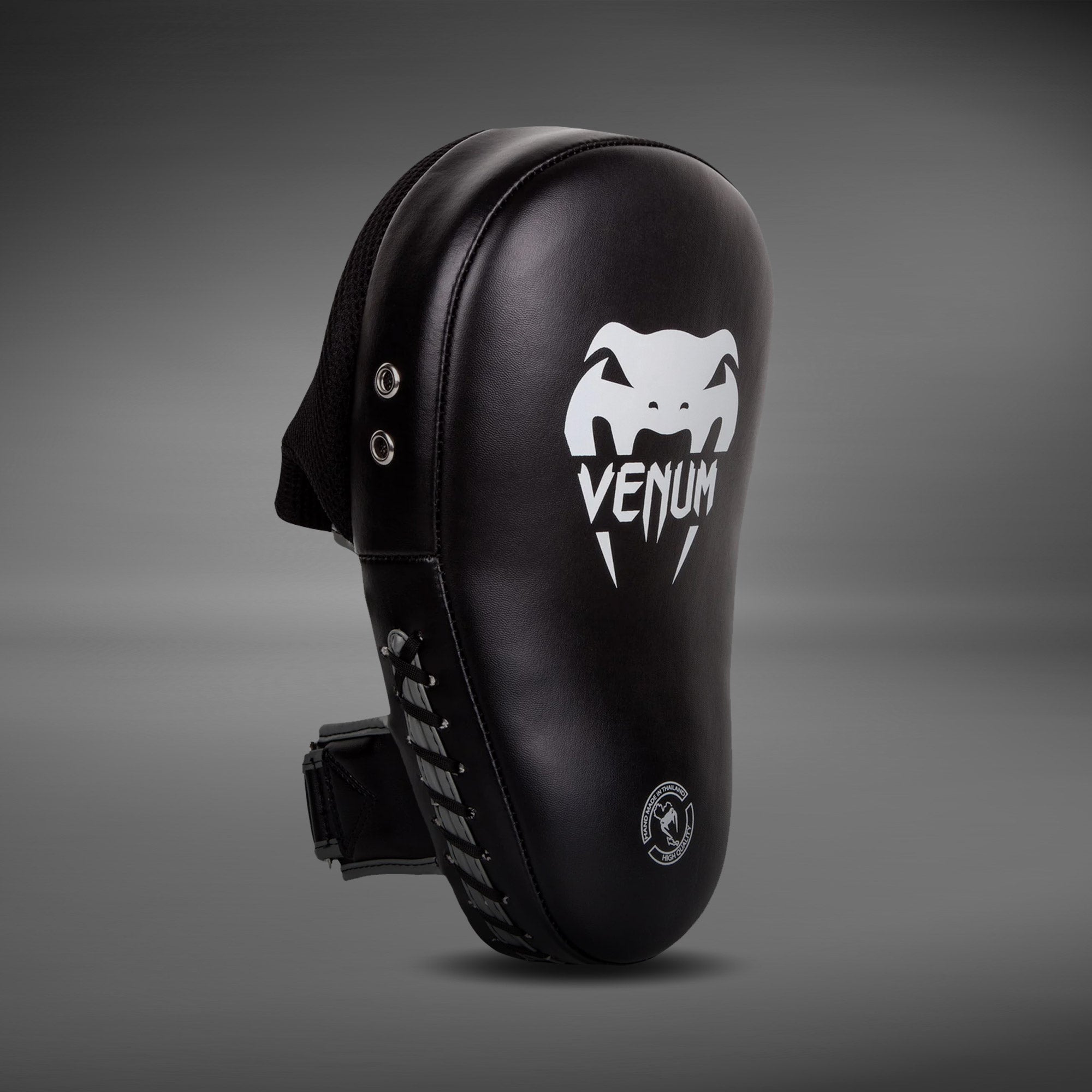 venum-elite-big-focus-pads-pratze-schwarz-wei image 2