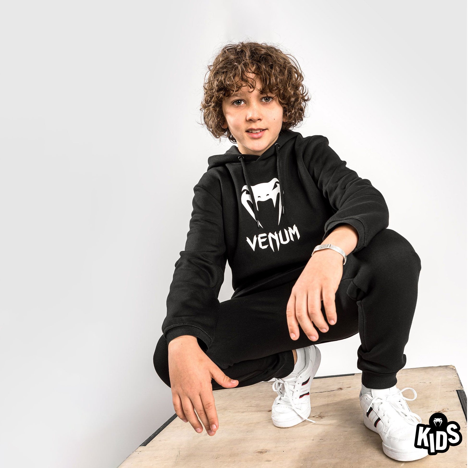 venum-classic-kapuzenpullover-kinder-schwarz image 1
