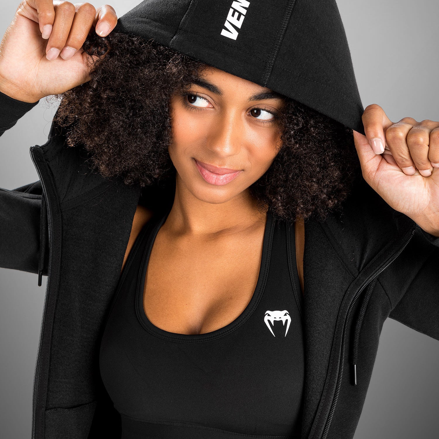 venum-essential-hoodie-schwarz image 5