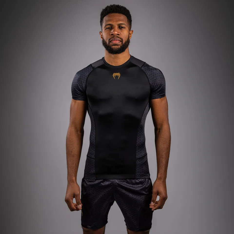 venum-x-assassin-s-creed-shadows-rashguard-kurzarm-herren-schwarz image 1