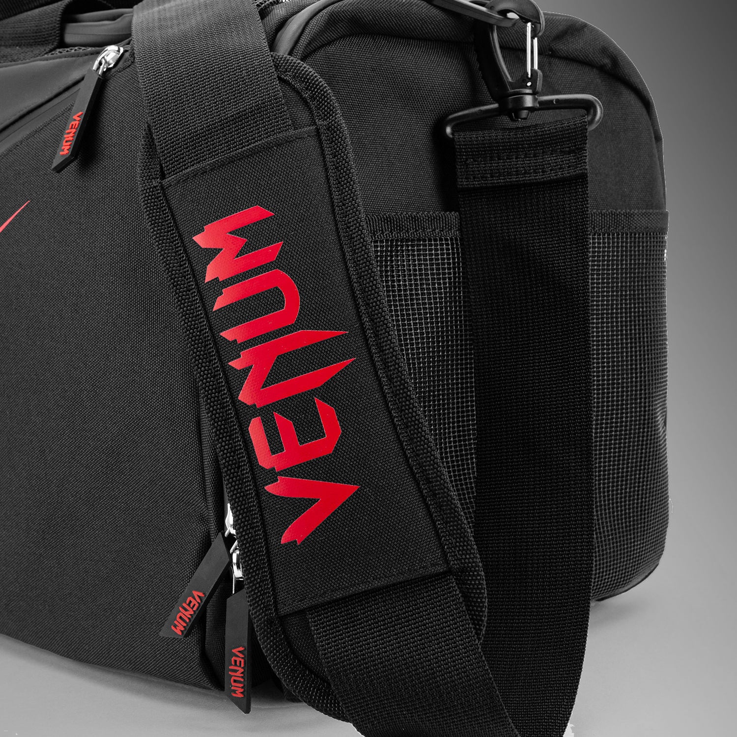venum-trainer-lite-evo-sporttasche-48l-schwarz-rot image 8