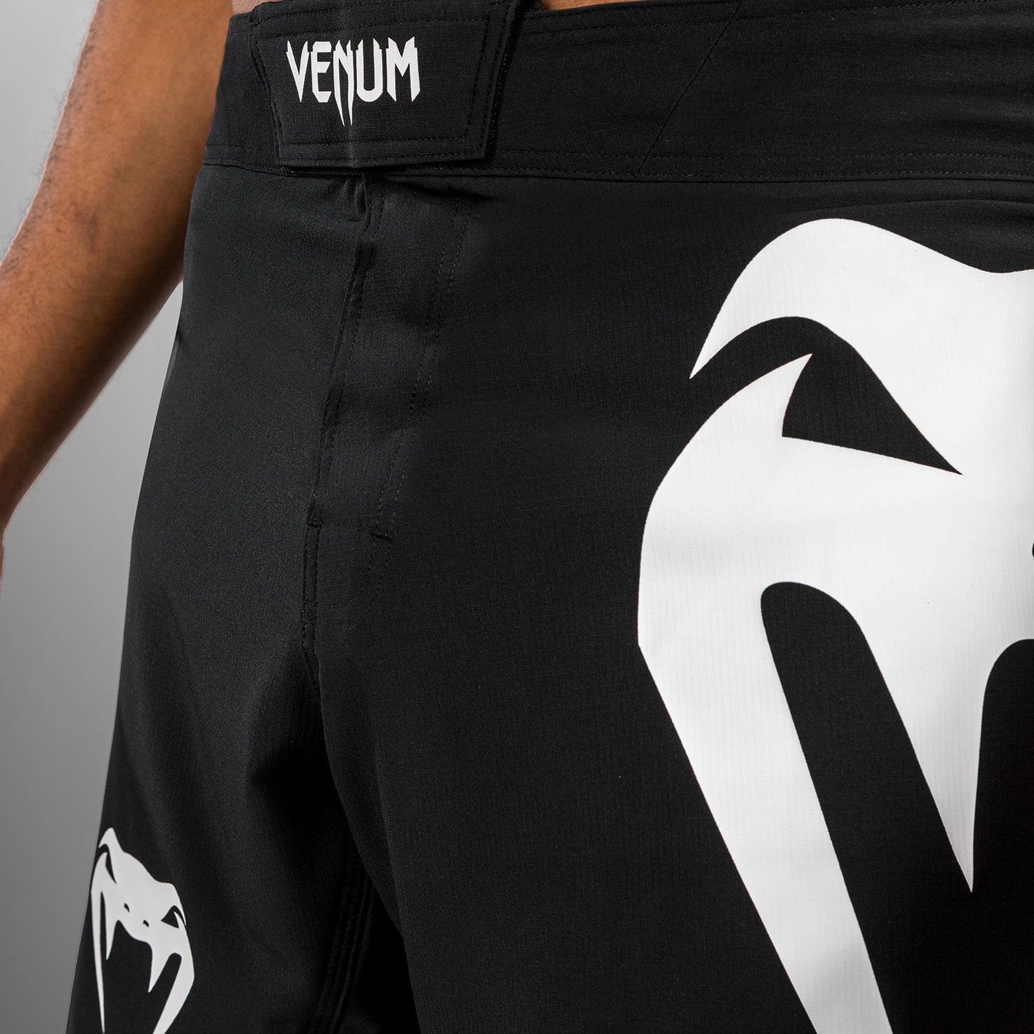 venum-light-5-0-fight-shorts-schwarz-wei image 5