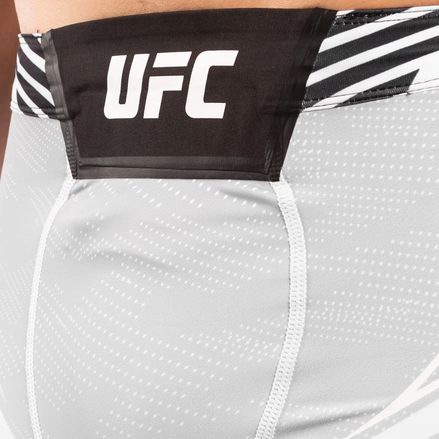 venum-ufc-authentic-fight-night-vale-tudo-shorts-short-fit-herren-wei image 6