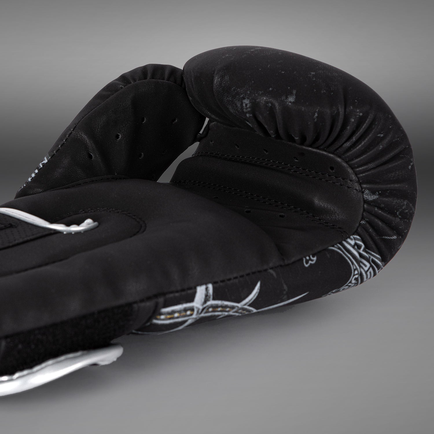 venum-gladiator-5-0-boxhandschuhe-schwarz-silber image 5