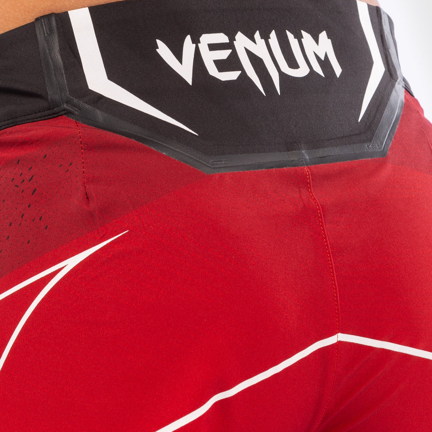 ufc-venum-authentic-fight-night-damen-shorts-short-fit-rot image 6