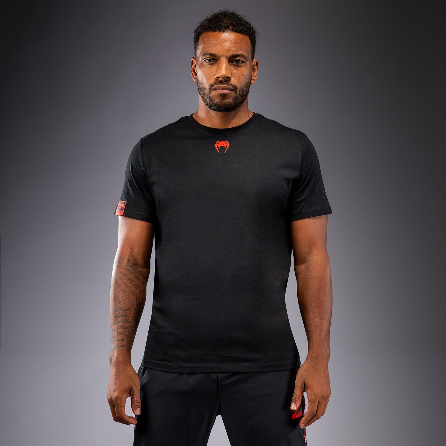 venum-20th-anniversary-t-shirt-schwarz-rot-regular-fit-baumwolle-herren image 1