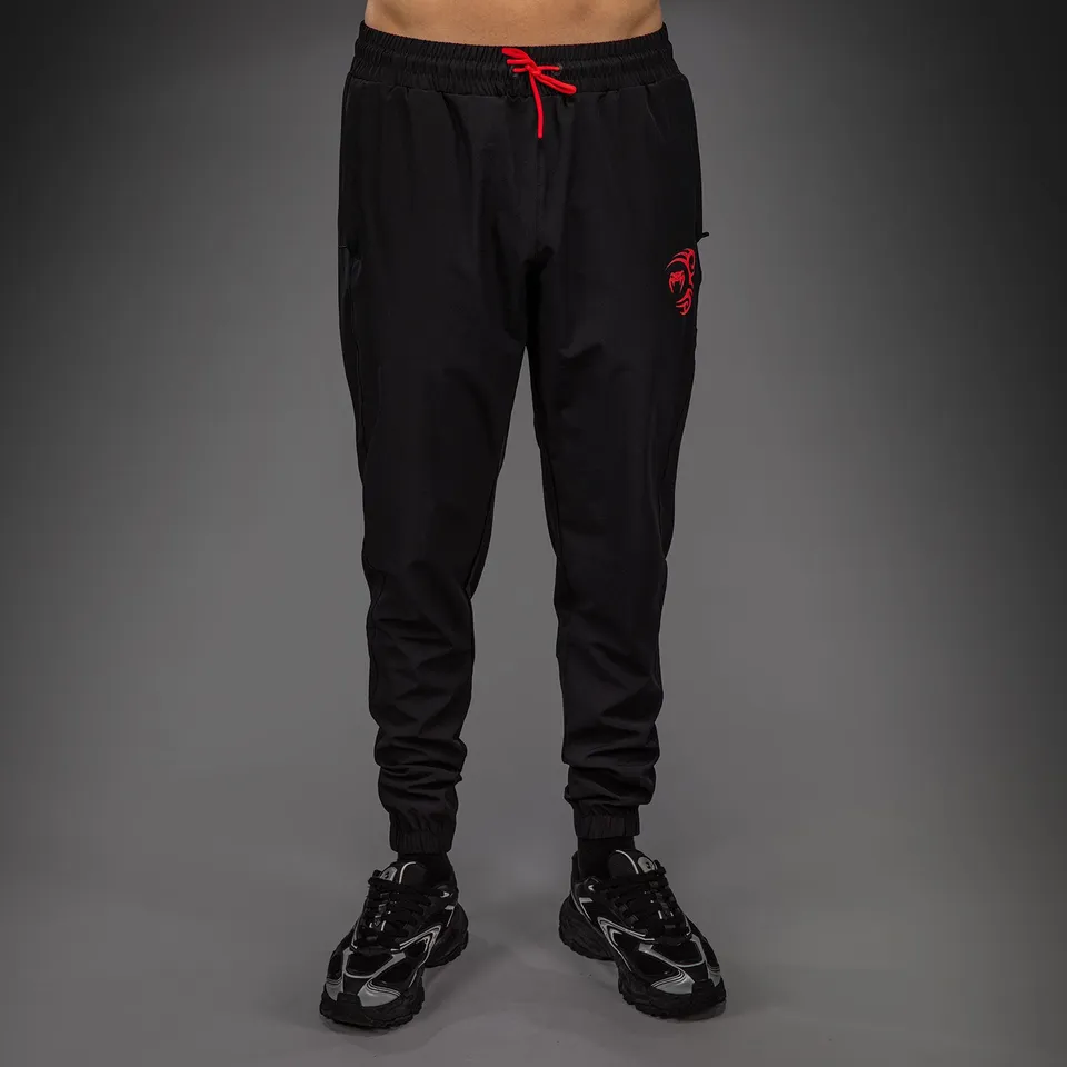 venum-x-mike-tyson-tiger-jogginghose-herren-tiefschwarz-intensivrot image 1