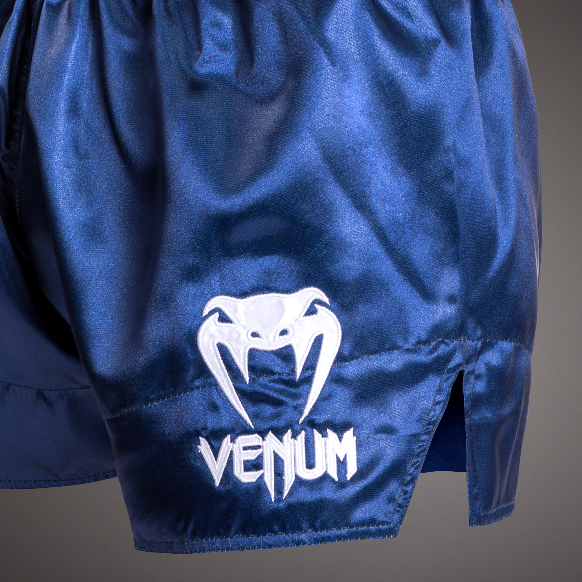 venum-classic-muay-thai-shorts-blau-rot-wei image 4