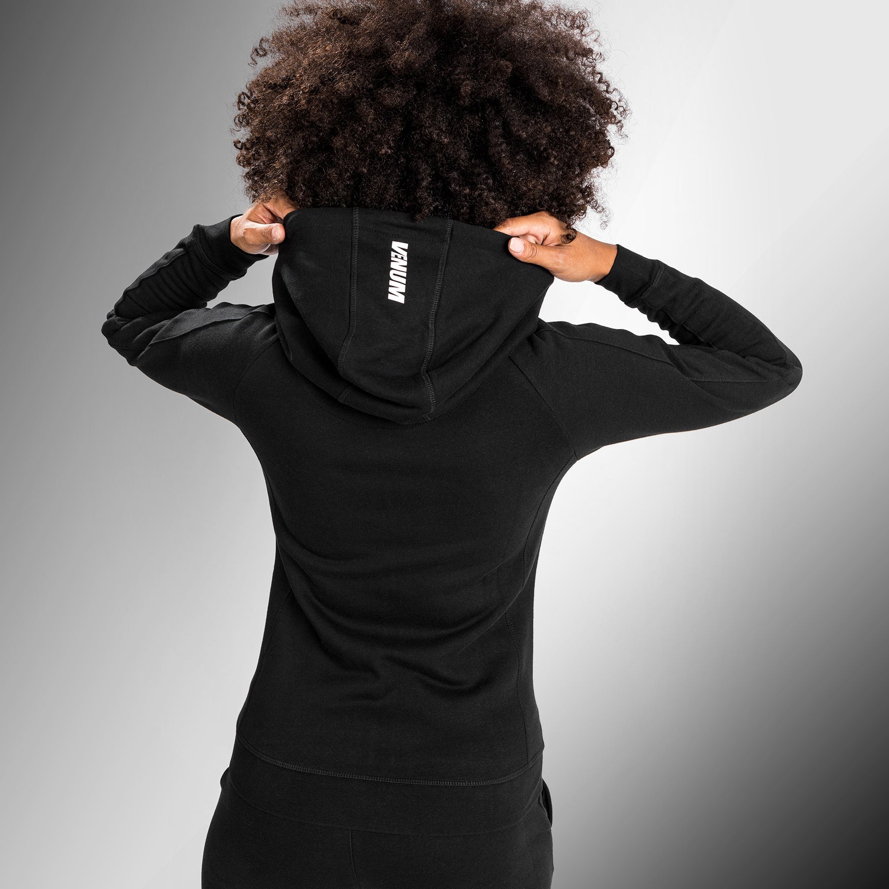 venum-essential-hoodie-schwarz image 3