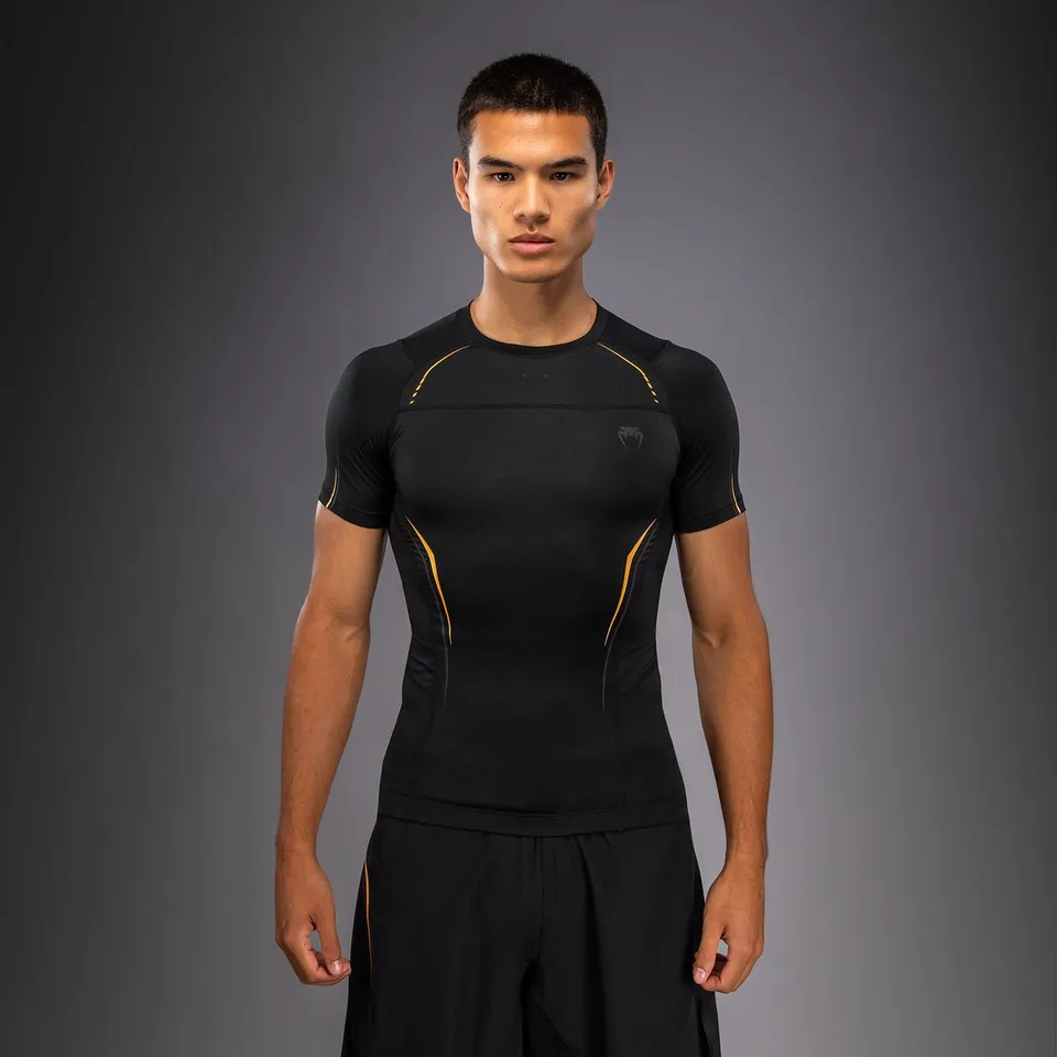 venum-g-core-kurzarm-rashguard-herren-schwarz-gold image 1