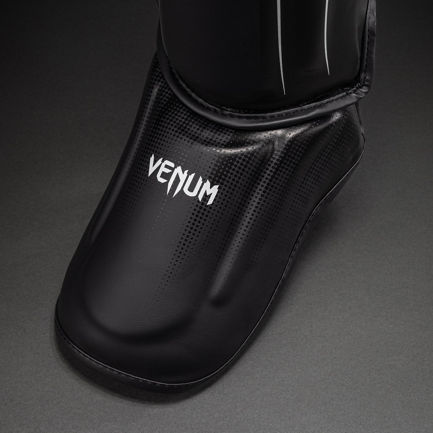 venum-stealth-schienbeinschoner-schwarz-wei image 4