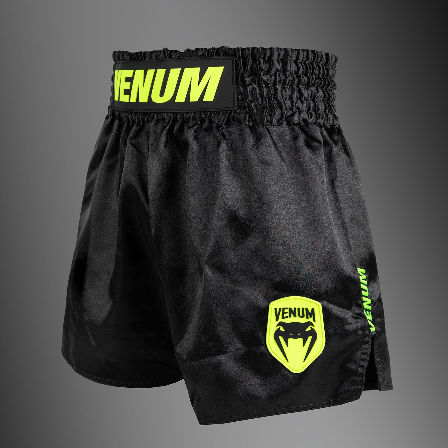 venum-classic-evo-muay-thai-shorts-unisex-schwarz-neongelb image 2