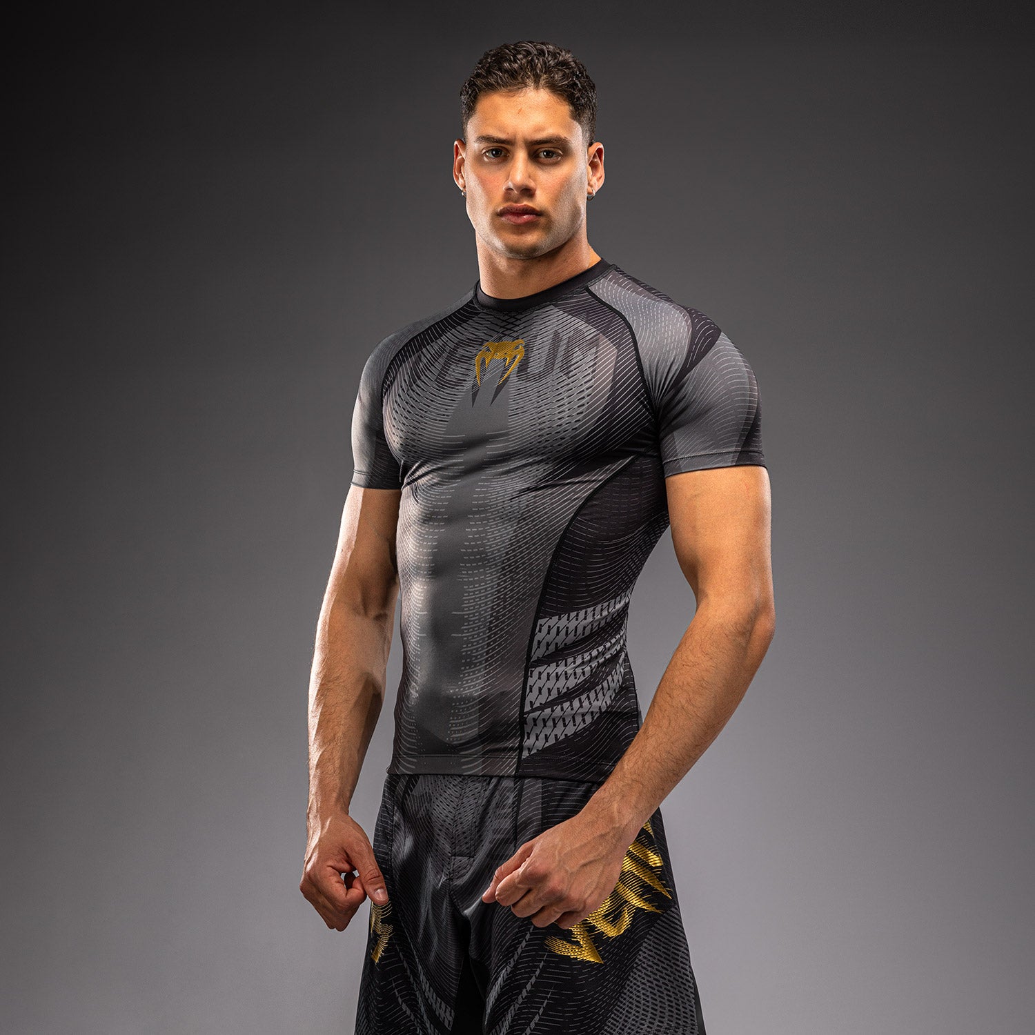 venum-galactic-3-0-kurzarm-rashguard-herren-schwarz-gold image 4
