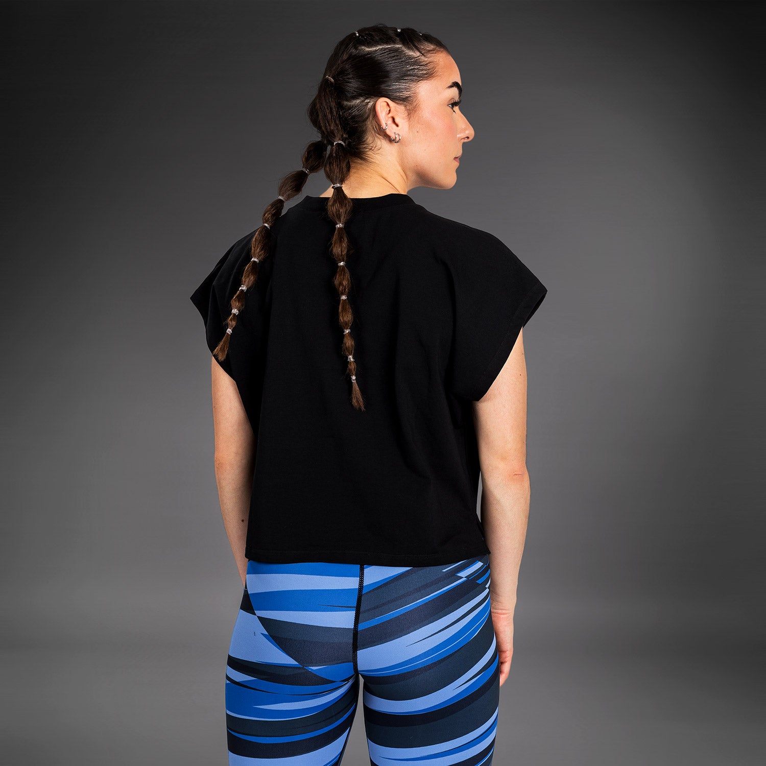 venum-abyss-damen-cropped-t-shirt-tiefes-schwarz image 4