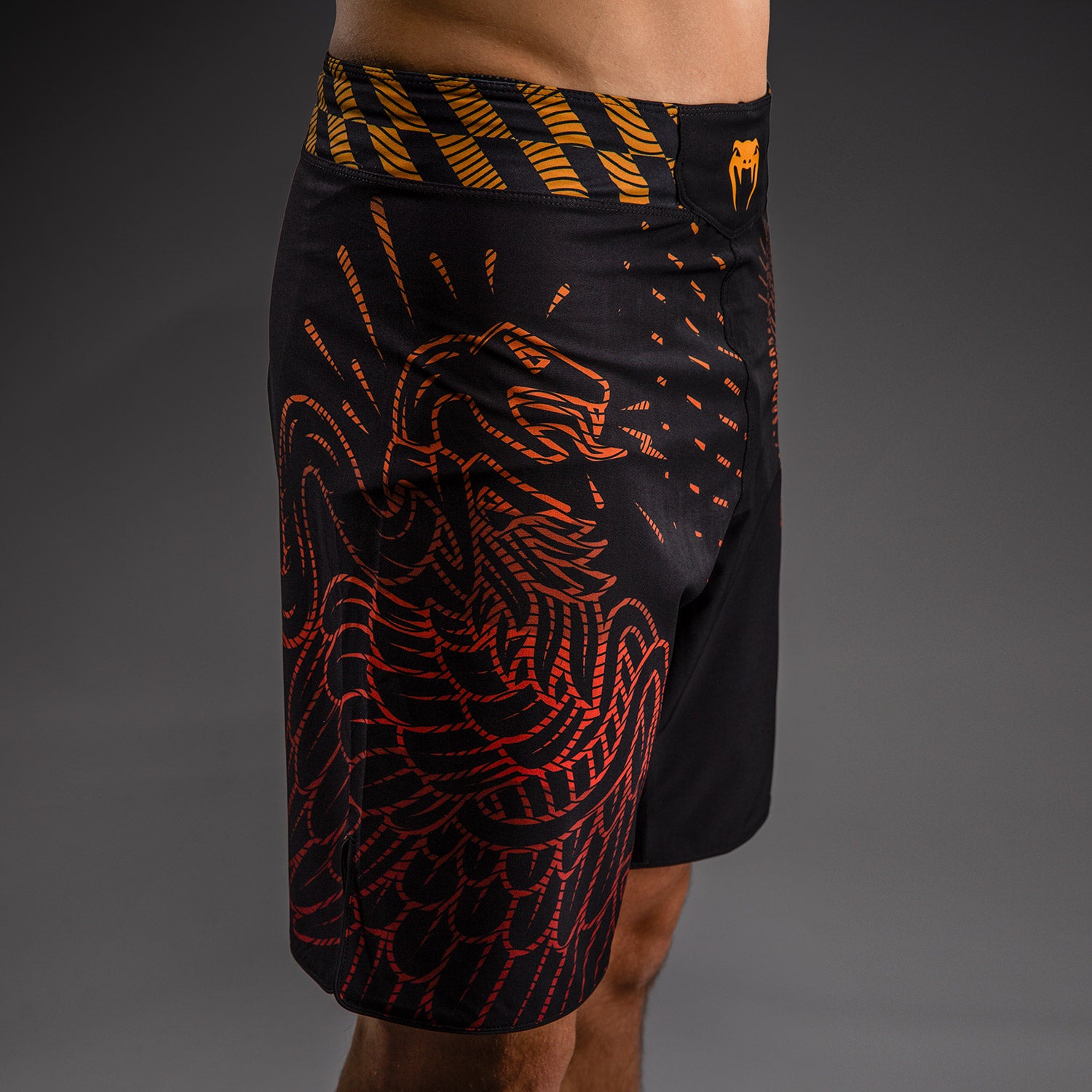 venum-quetzal-fury-fightshorts-schwarz-fury-rot-tangerine image 3